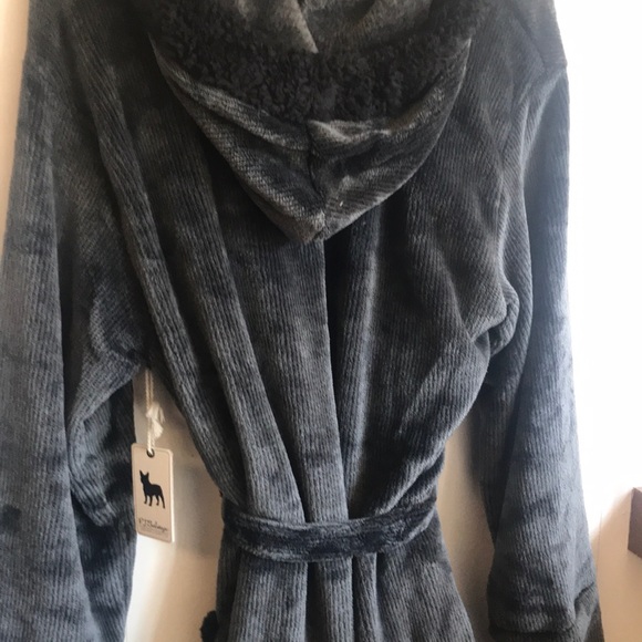 Fuzzy Robe - Picture 4 of 4